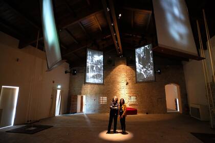 Las pantallas, principales protagonistas, en una de las salas del Museo Fellini