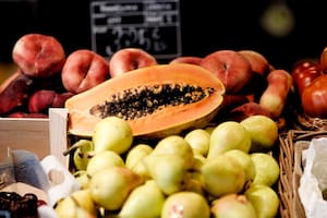 Las papayas, entre otras frutas, llegan en verano y aportan sus nutrientes a nuestras dietas