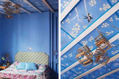 Las paredes están pintadas con pigmento azul que Rosa trajo de un viaje a Chefchaouen, en Marruecos. “El pueblo entero está pintado así. Ellos lo mezclan con cal; yo lo mezclé con látex común”. Del tono general surgieron las telas de la colcha, los almohadones y el respaldo.