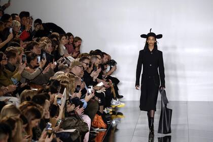 Las pasadas de Loewe en París Fashion Week