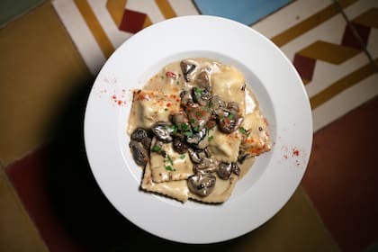 Las pastas están entre las cosas más ricas del restaurante