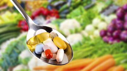 Las pastillas muiltivitaminas pueden ayudar a mejorar la salud pero no son sustituto de alimentación saludable, dicen los expertos.