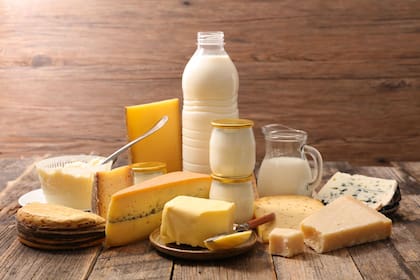 Las pautas dietéticas de Estados Unidos siguen recomendando el consumo de tres porciones de lácteos al día, incluyendo leche, queso y yogur