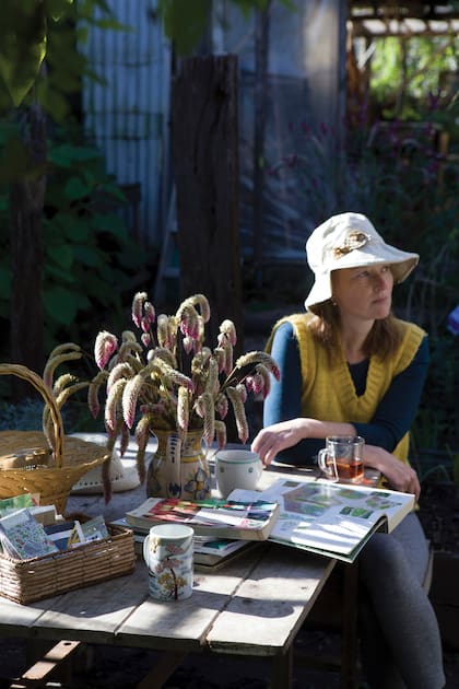 Las Pavonias recibe la visita no solo de paisajistas que hacen huertas para sus clientes, sino también de particulares que encuentran acá plantines adecuados para cada estación. Importante: los cuidan con productos ecológicos.