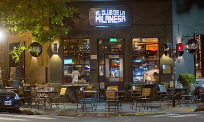 Las pechuguitas crocantes con dip de cheddar son una bomba de El Club de la Milanesa dedicada a los chicos