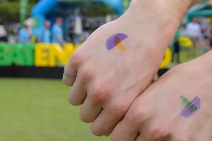 Las pegatinas de detección UV pueden recordar a las personas que vuelvan a aplicar protector solar