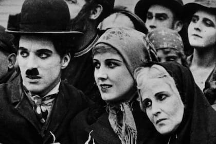 Las películas de Charles Chaplin combinaron humor físico, emoción y crítica social
