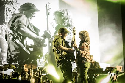 Las Pelotas fue uno de los puntos fuertes del día 2, convirtiéndose en el único grupo con asistencia perfecta en las 20 ediciones de Cosquín Rock.
