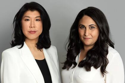 Las periodistas de The New York Times Cecilia Kang y Sheera Frenkel, autoras de Manipulados