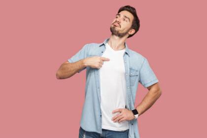 Las personalidades narcisistas presentan un patrón complejo de comportamientos que incluye grandiosidad, necesidad constante de admiración y ausencia marcada de empatía hacia otros