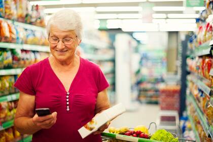Las personas mayores pueden ser parte del programa de beneficios SNAP (Freepik)