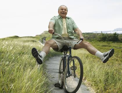 Las personas mayores que hacen ejercicio de forma cotidiana pueden evitar parte del decaimiento físico que trae el paso de los años.