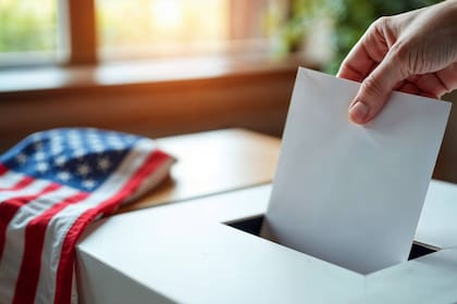 Las personas pueden votar por correo, de manera anticipada o en persona el día establecido en las elecciones primarias de California