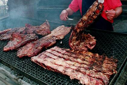 Las personas que estuvieron con el hombre muerto luego de asistir a un asado familiar están todas aisladas