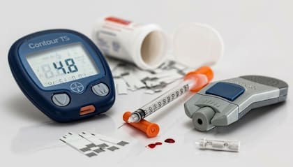 Las personas que padecen diabetes deben monitorear constantemente su indice de azucar en sangre