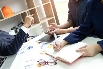 Las personas que trabajan en un feriado reciben el doble por la jornada laboral