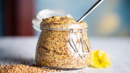 Las personas sudan porque es el modo que tiene el cuerpo de enfriarse frente al picante de los granos de mostaza