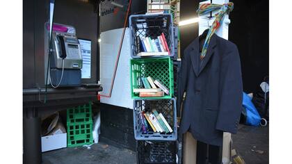 Las pertenencias de un sin hogar en el refugio en el centro de Sidney