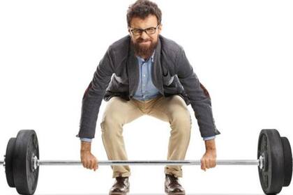 Las pesas asustan a muchos, pero son una excelente forma de combatir la grasa y la pérdida de masa muscular