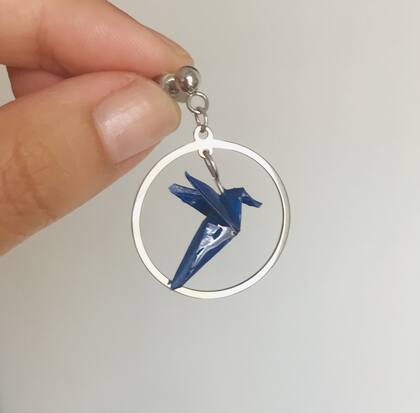 Las piezas son únicas, se realizan en papel orgánico japonés y luego se vitrifican.