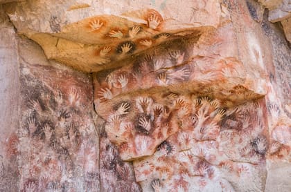 Las pinturas en negativo de las manos fueron declaradas Patrimonio de la Humanidad en 1999.