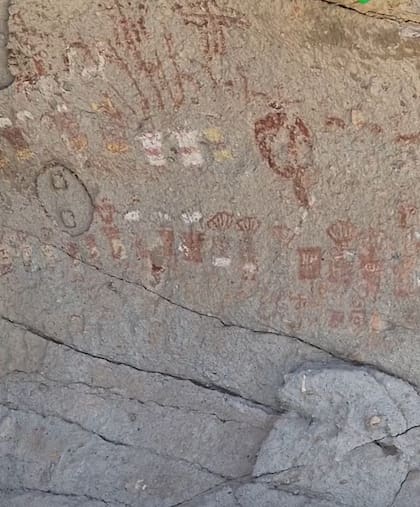 Las pinturas rupestres de Cueva Cacao en Antofagasta de la Sierra se convirtió en la expresión artística más antigua de Sudamérica, mucho más que la de La Cueva de las Manos