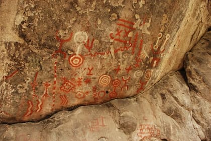 Las pinturas rupestres de los pueblos originarios tehuelches en Villa Traful