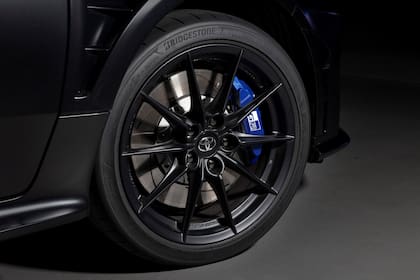 Las pinzas de freno vienen en el característico azul de Ogier