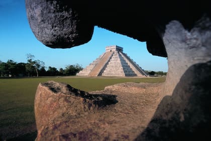 Las pirámides mayas son uno de los pocos vestigios de aquella civilización que fue redescubierta entre 1830 y 1840 por arqueólogos británicos y estadounidenses 