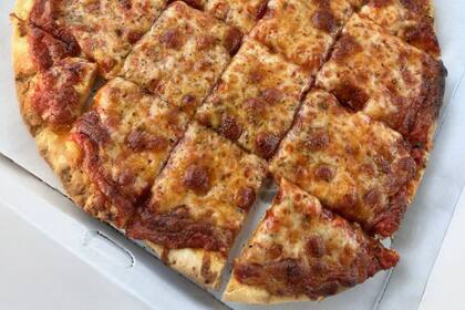 Las pizzas de Dough´s se caracterizan por ser finas y crujientes, cubiertas por ingredientes caseros