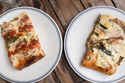 Las pizzas especiales del día salen por porción.