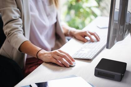 Las plataformas en línea como LinkedIn permiten al solicitante conectar sus aptitudes, experiencia e intereses con las vacantes disponibles en Estados Unidos