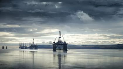 Las plataformas petroleras pueden parecer estructuras alienígenas desde lejos