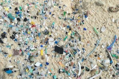 Las playas de islas Coco están cubiertas de basura