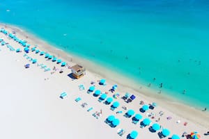La curiosa prohibición que analizan en las playas de Miami