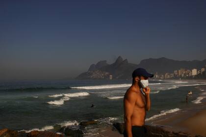 Las autoridades de Río de Janeiro solo permiten hacer actividad deportiva en las playas