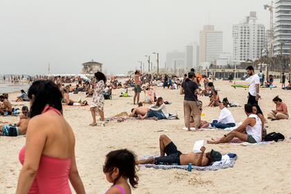 Las playas de Tel Aviv permanecen abiertas