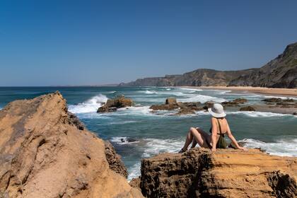 Las playas del Algarve son menos populosas que otras europeas.