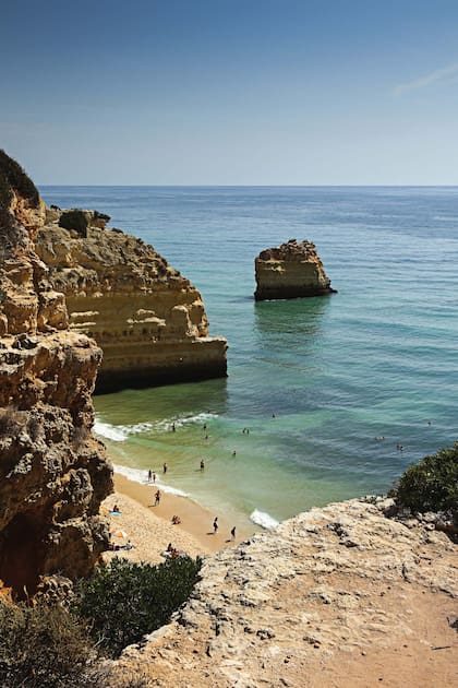 Las playas del Algarve, una sucesión de bahías de agua turquesa.