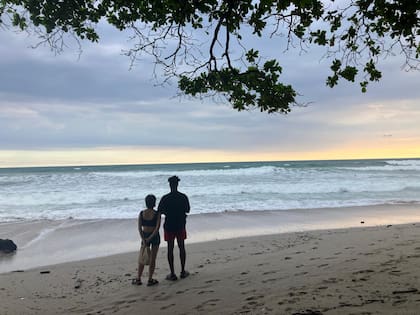 Las playas más visitadas son Santa Teresa, Carmen, Hermosa y Manzanillo con condiciones aptas para surf y caminatas