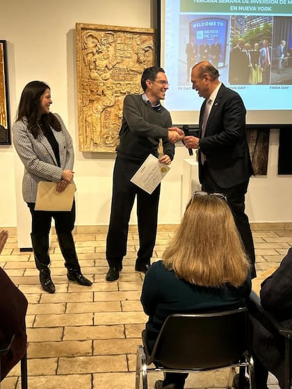 Las plazas comunitarias ofrecen certificados de estudios válidos en México y Estados Unidos (Instagram/consulmex_nuevayork)