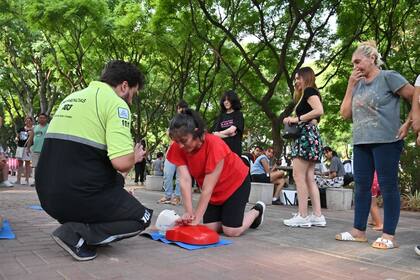 Las plazas serán escenario de las capacitaciones gratuitas en maniobras de RCP