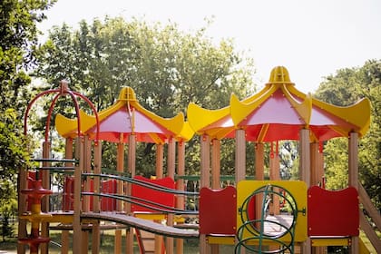 Las plazas son un espacio de recreación para los niños