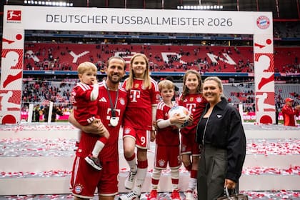 Las pocas apariciones públicas de toda la familia completa ocurren cuando el futbolista es campeón de un título