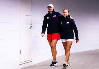 Las polacas Iga Swiatek y Maja Chwalinska, casi de la misma edad, con un vínculo de junior que luego se fue distanciando en el aspecto deportivo
