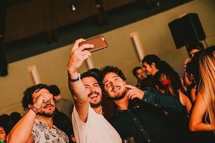 Las pool y boat parties son tendencia en las vacaciones en Chile