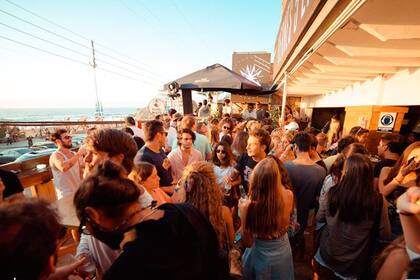 Las pool y boat parties son tendencia en las vacaciones en Chile