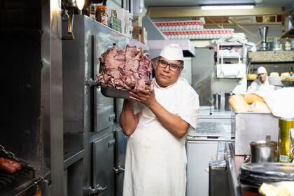 "Las porciones están estipuladas por peso, eso viene de hace mucho y lo mantenemos porque la idea es dar de comer mucho y abundante"