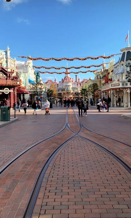 Las postales que El Peque y su novia tomaron en Disney. Crédito: Instagram