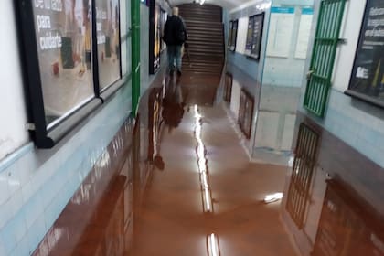 Las precipitaciones de la madrugada inundaron distintas zonas de la ciudad.